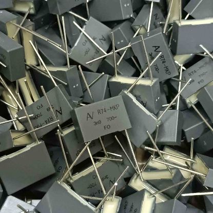 R747I1390JM00J 3.9NF 700VAC 15 0.05 KEMET POLYESTER KONDANSATÖR resmi