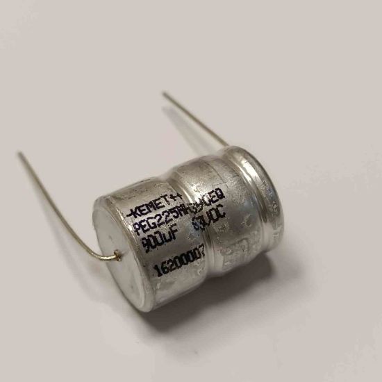PEG225MH390EQE1 900MF 63V KEMET AXIYEL KONDANSATÖR resmi