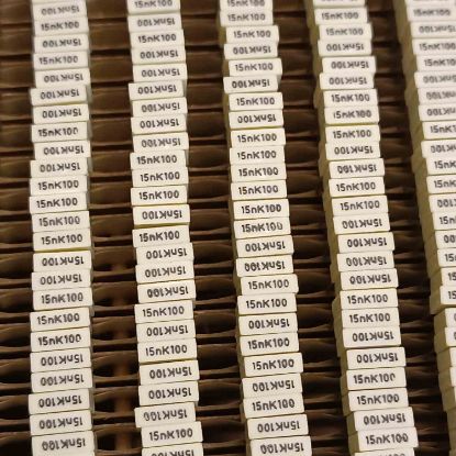 R82EC2150DQ50K 15NF 100V 5 0.1 KEMET POLYESTER KONDANSATÖR resmi