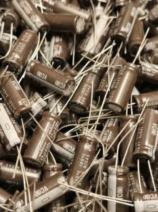 12MF 400V 7x20 NICHICON ELKO KONDANSATÖR resmi